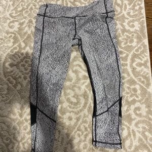 lululemon athletica Pants - Lululemon Size 10 crops ! lululemon athletica Pants - Lululemon Size 10 crops !